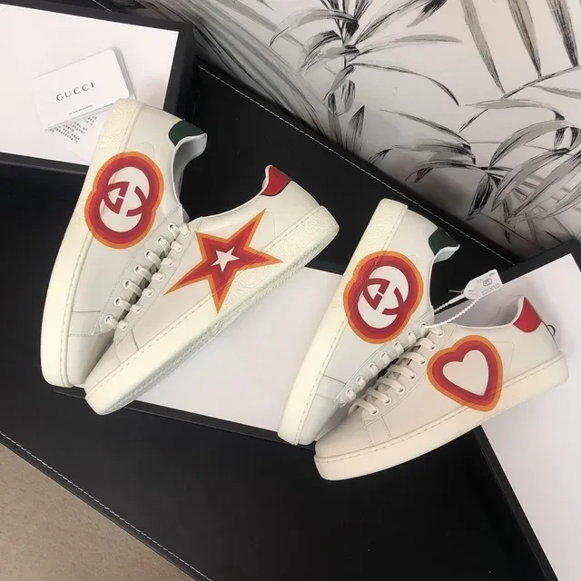 Gucci Ace White Red Leather Upper Bold Circular Logo Lifestyle Sneakers 2