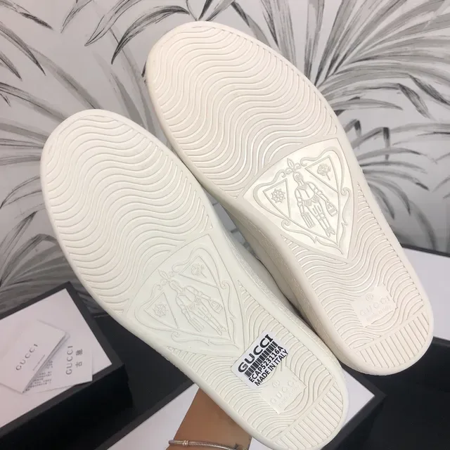 Gucci Ace White Red Leather Upper Bold Circular Logo Lifestyle Sneakers 3