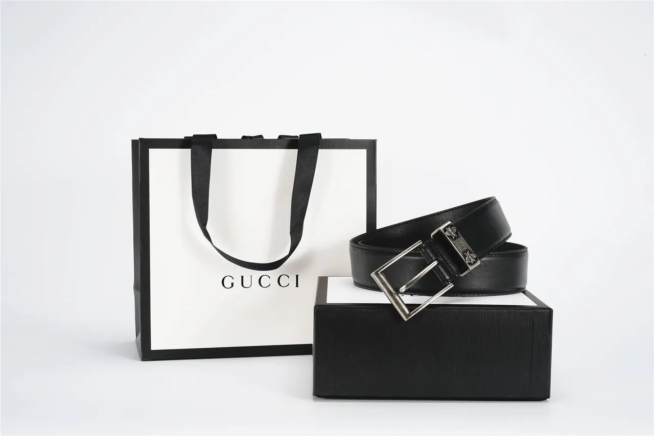 Gucci Bee Motif Black Silver Smooth Antiqued Buckle Leather Belt 2