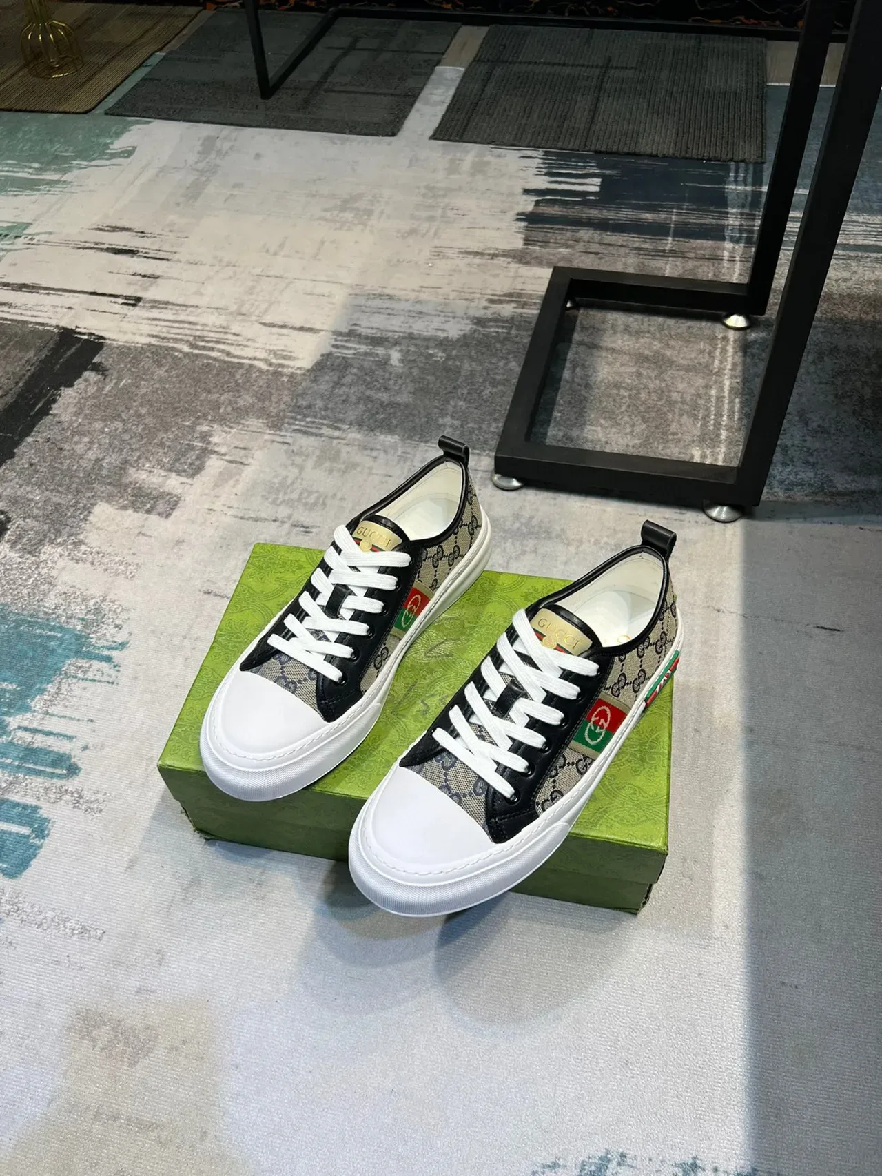 Gucci Bege Preto GG Monogram Canvas Web Stripe Accent Lifestyle Tênis 4