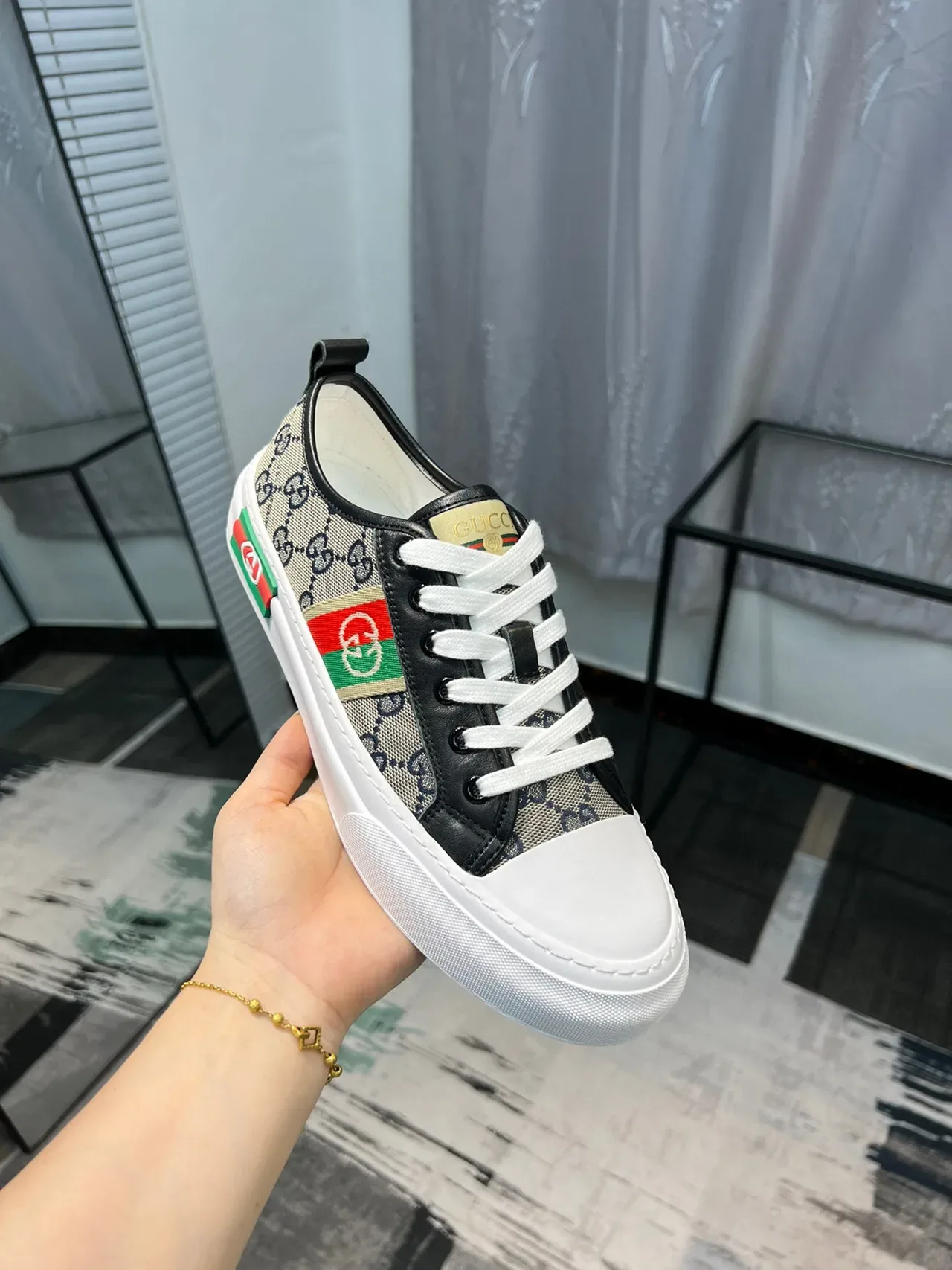 Gucci Bege Preto GG Monogram Canvas Web Stripe Accent Lifestyle Tênis 6