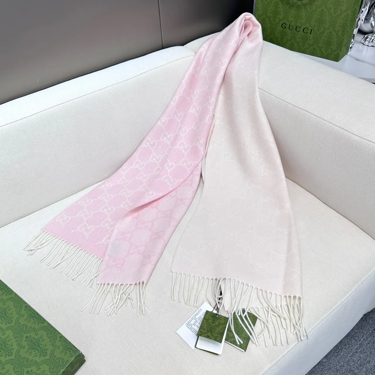 Gucci Beige Vert Bordures Frangées Texture Tissée Écharpe en Cachemire 6