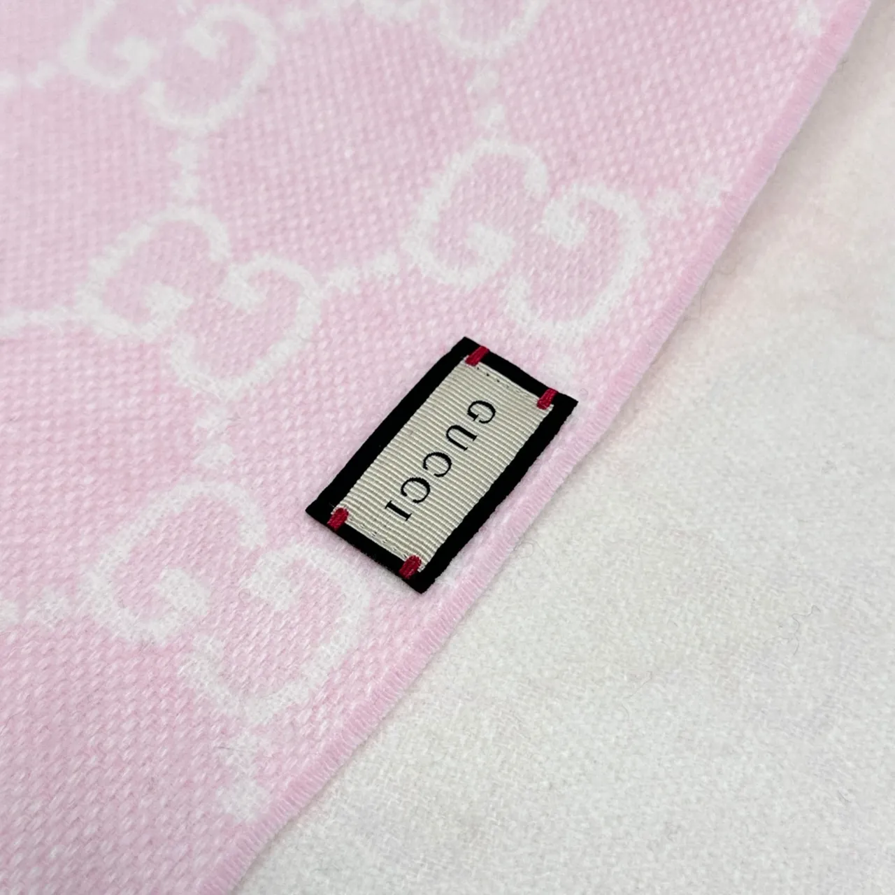 Gucci Beige Vert Bordures Frangées Texture Tissée Écharpe en Cachemire 9