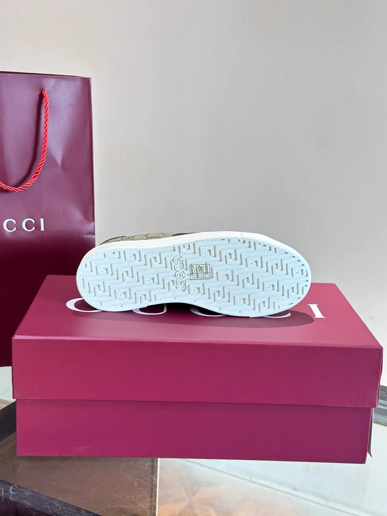 Tênis lifestyle Gucci Beige Green GG Monogram Canvas Web Stripe Detail 2