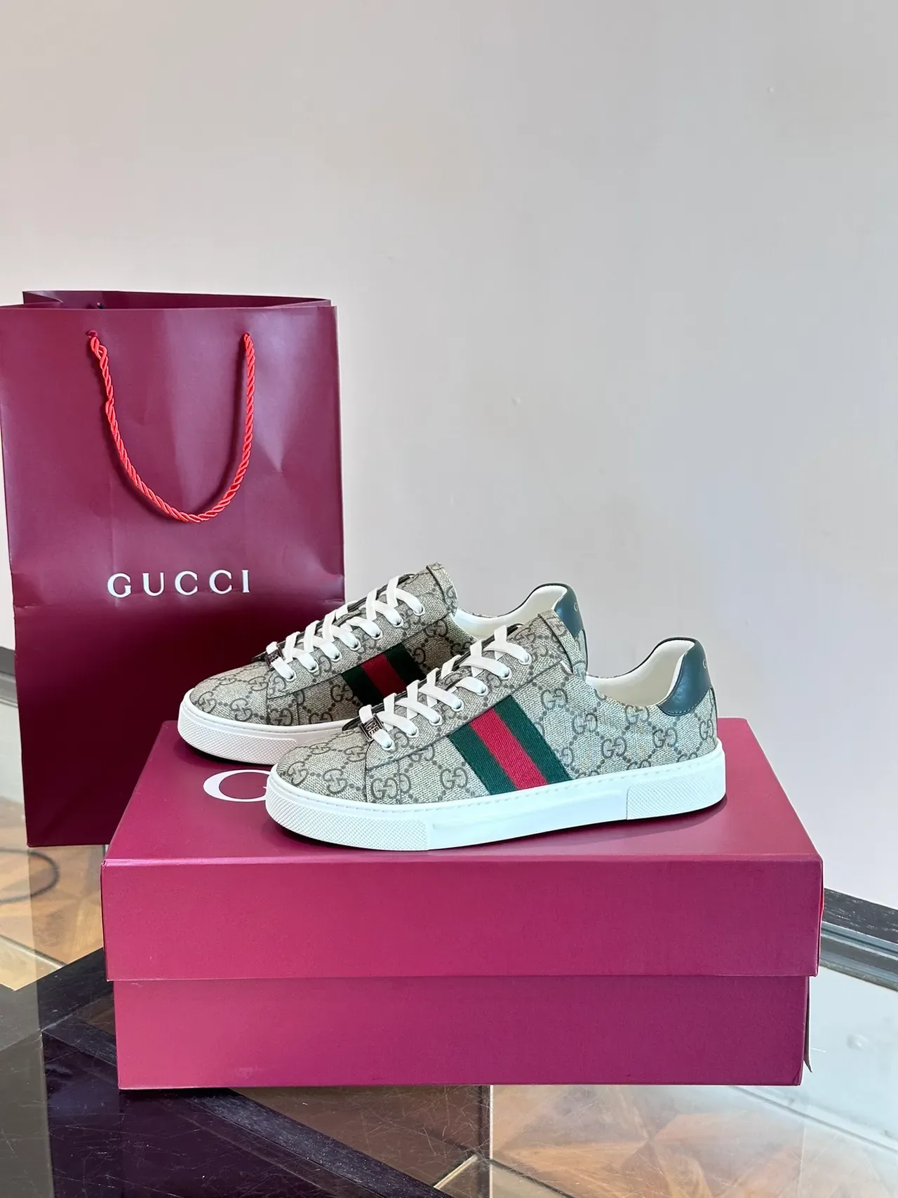 Tênis lifestyle Gucci Beige Green GG Monogram Canvas Web Stripe Detail 5