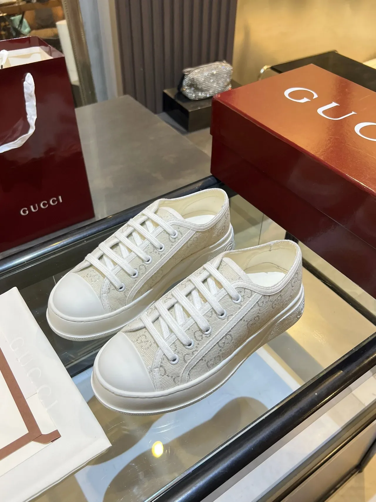 Gucci Beige et Blanc GG Monogram Canvas Semelle Plateforme Sneakers Lifestyle 4