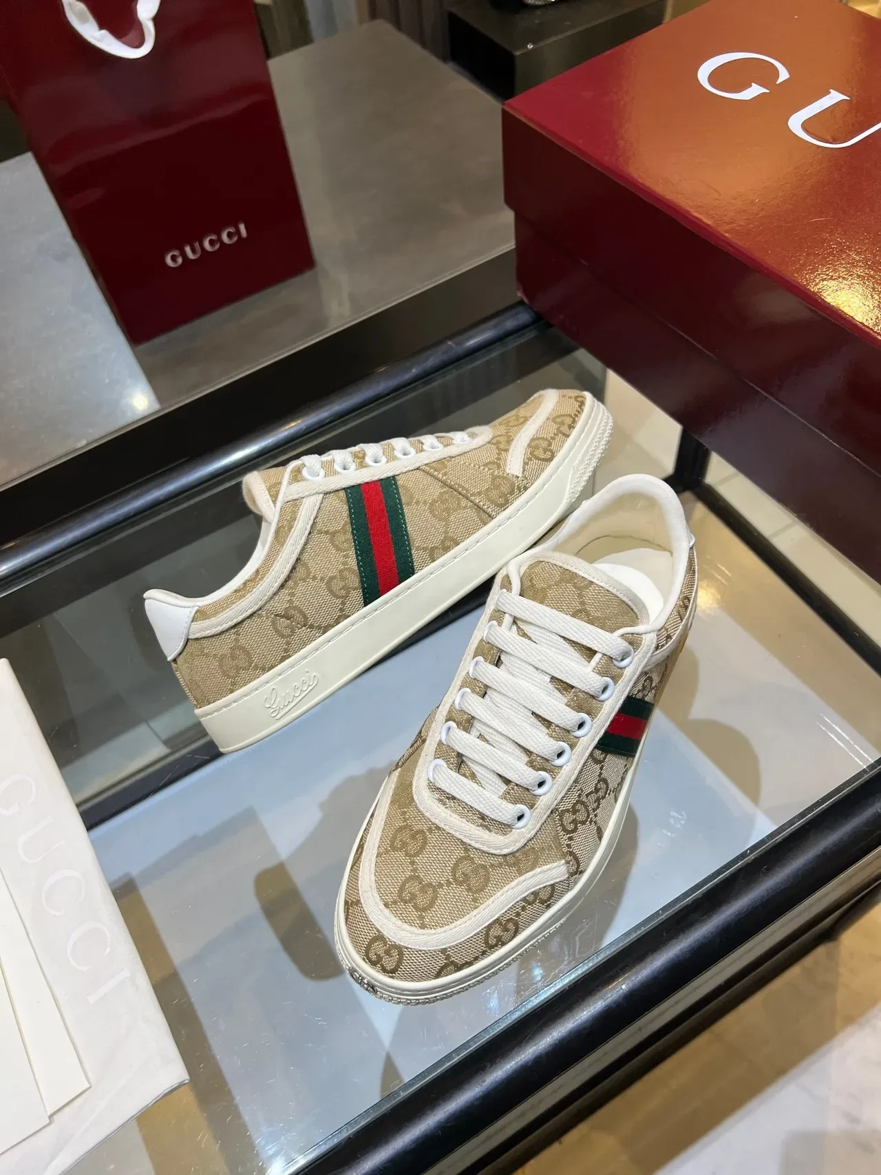 Gucci Bege Branco GG Monogram Lona Cinta Web Detalhe Tênis Lifestyle 3