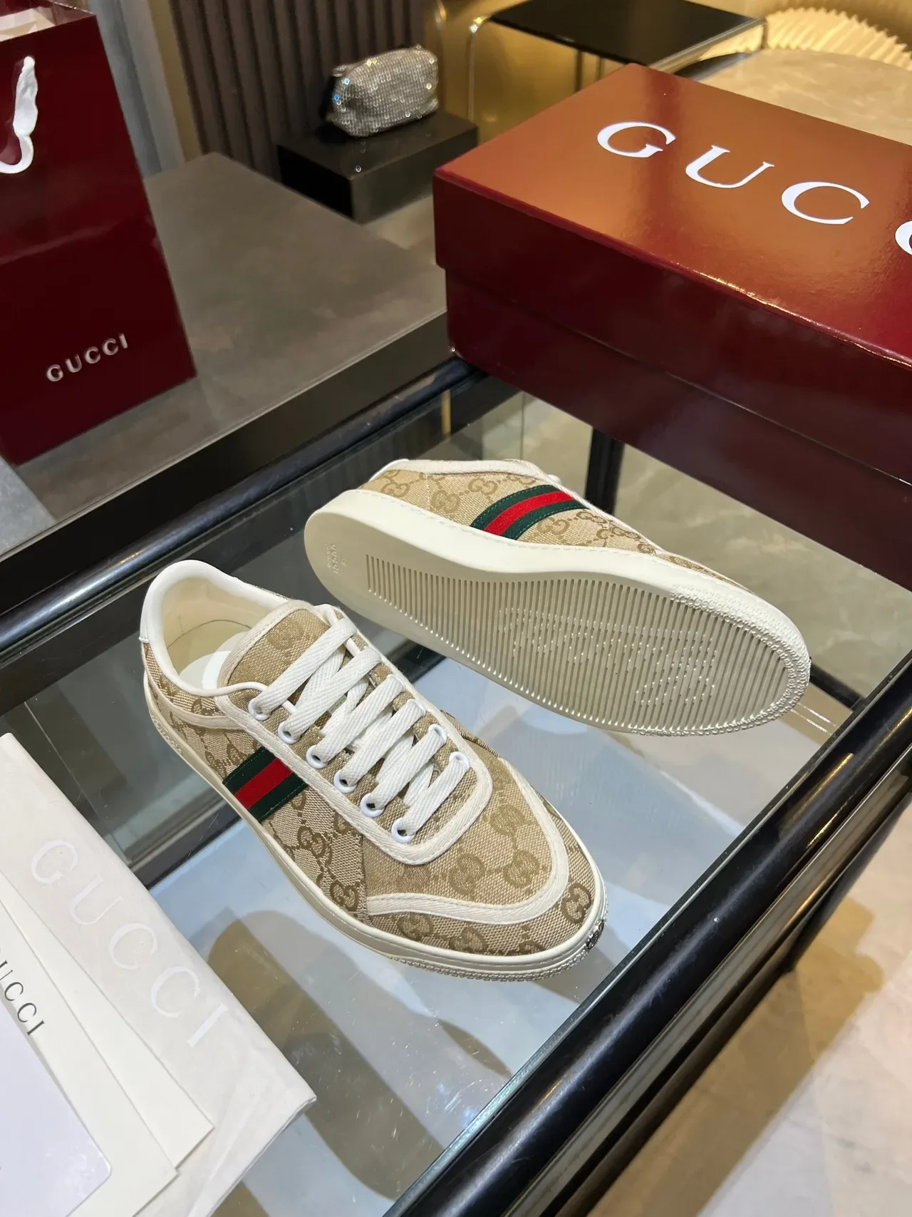 Gucci Bege Branco GG Monogram Lona Cinta Web Detalhe Tênis Lifestyle 4