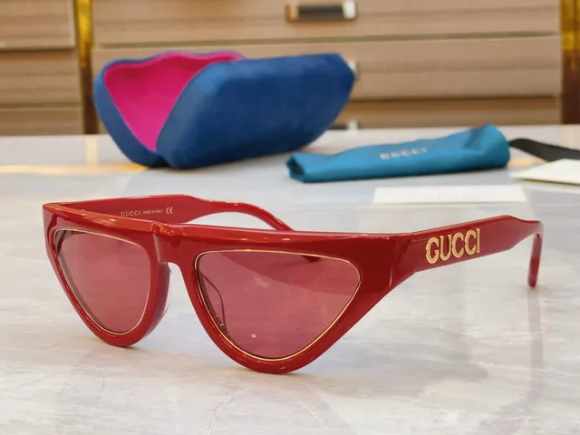 Gucci lunettes de soleil en acétate noir doré brillant avec détail de logo 6