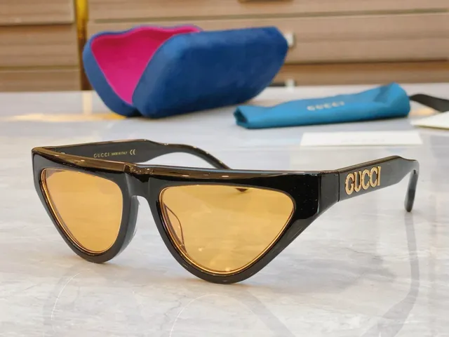 Gucci lunettes de soleil en acétate noir doré brillant avec détail de logo 7
