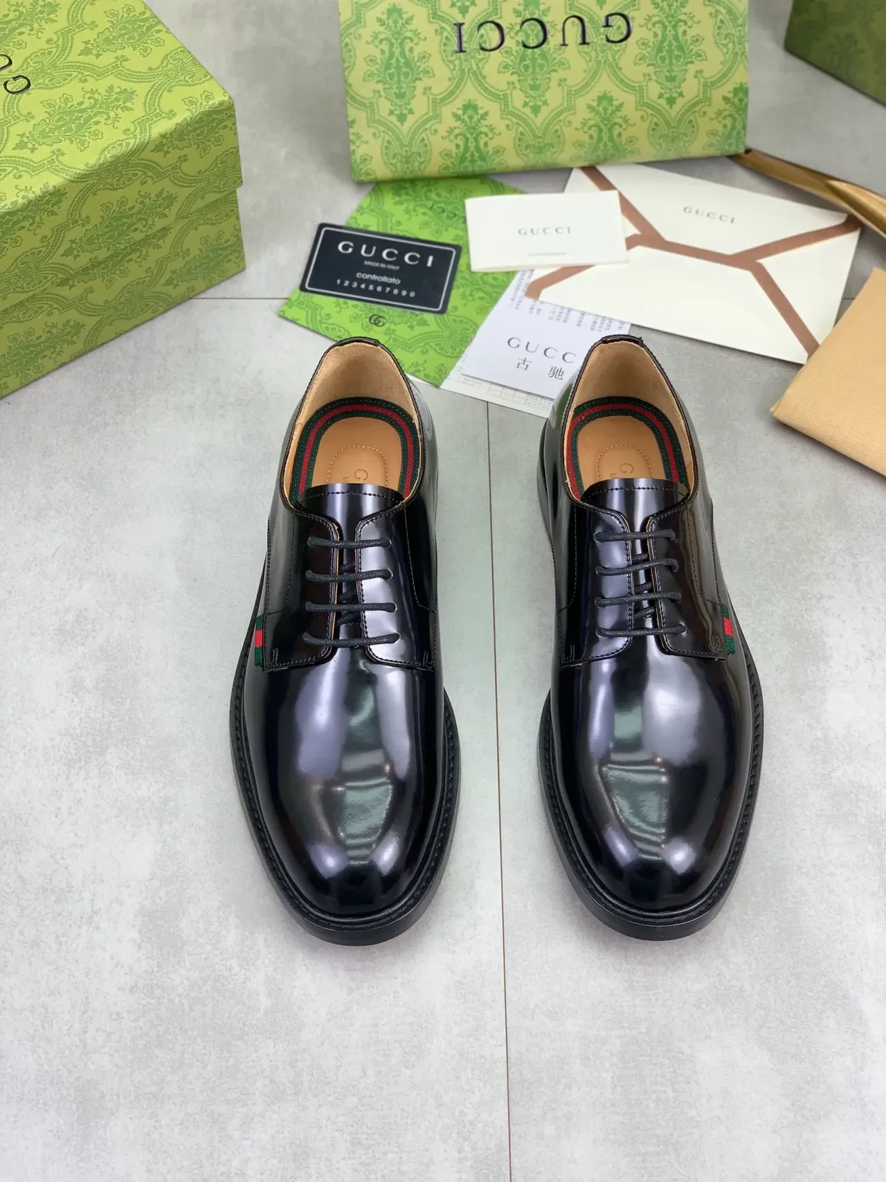 Gucci Chaussures Oxford Noir Vert Cuir Brillant Embout Rond 5