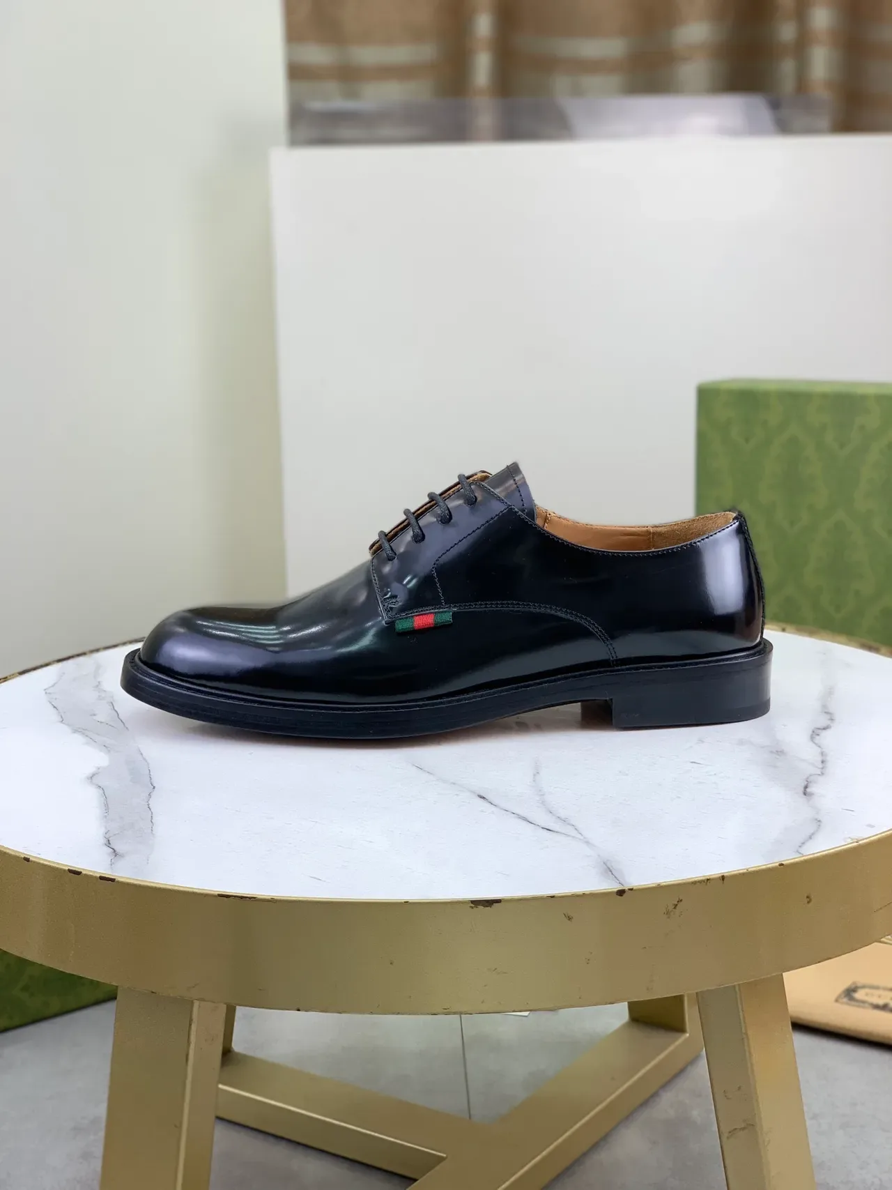 Gucci Chaussures Oxford Noir Vert Cuir Brillant Embout Rond 6