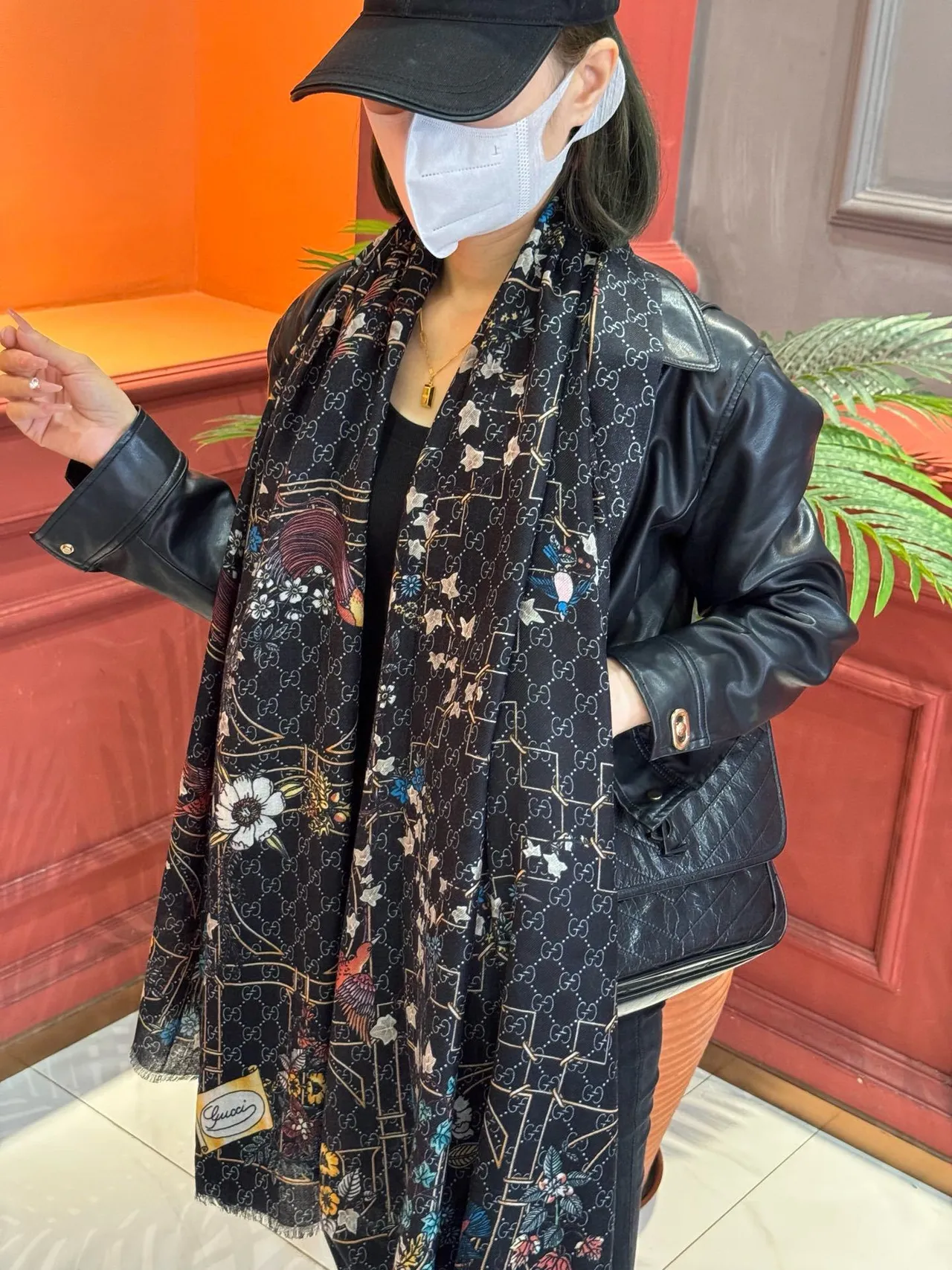 Gucci Noir Multicolore Monogrammé Motif Floral-et-Oiseau Écharpe 3
