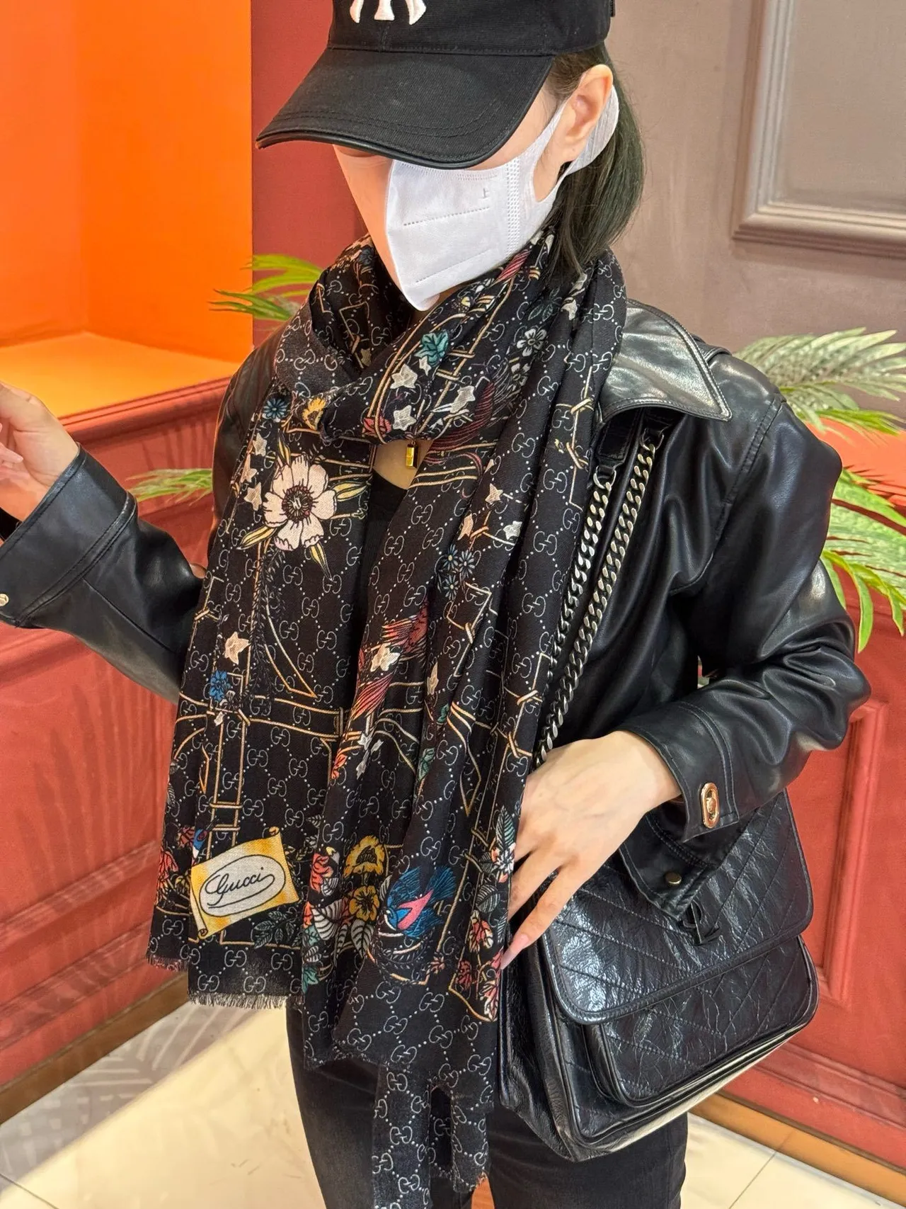 Gucci Noir Multicolore Monogrammé Motif Floral-et-Oiseau Écharpe 4