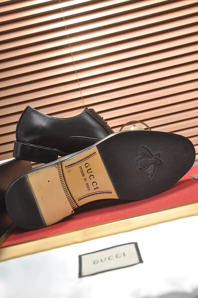 Gucci Chaussures Oxford Brogue en Cuir Noir Poli 3