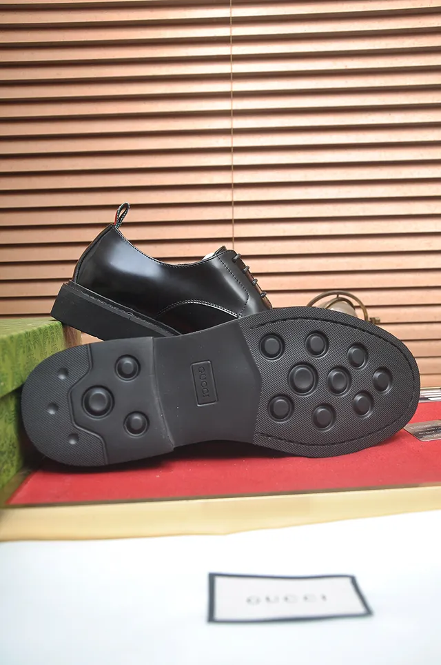 Gucci Chaussures Oxford en cuir noir et rouge poli avec embout cap toe 3
