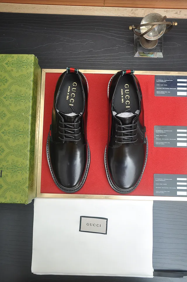 Gucci Chaussures Oxford en cuir noir et rouge poli avec embout cap toe 5