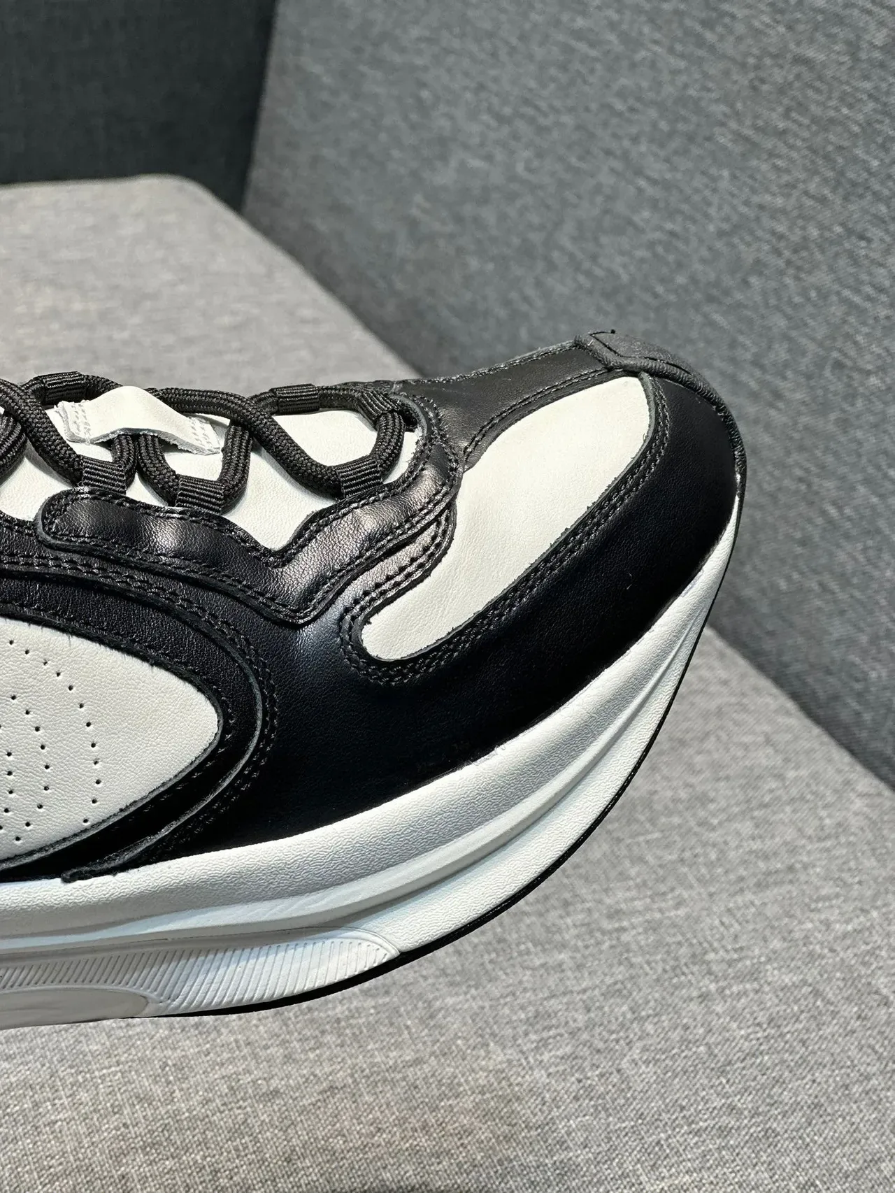 Gucci Black White Layered Leather Perforated Side Panel Lifestyle Sneakers 3