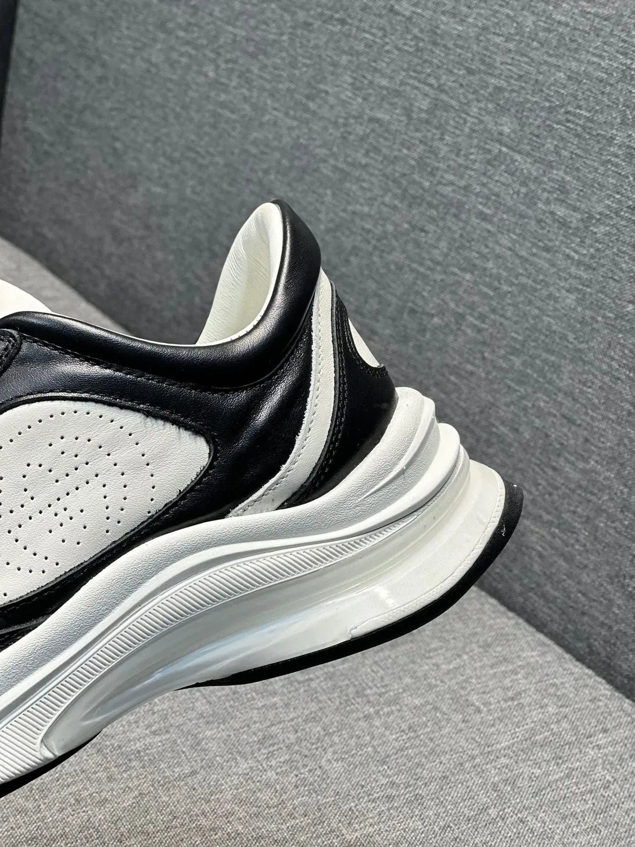 Gucci Black White Layered Leather Perforated Side Panel Lifestyle Sneakers 8
