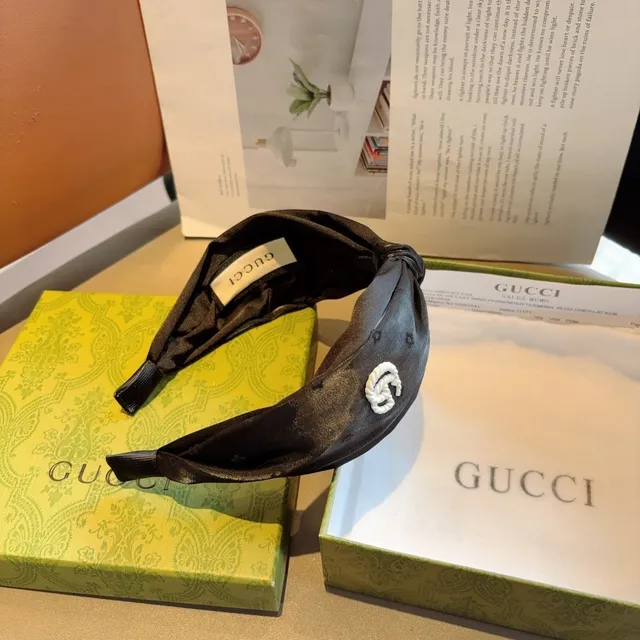 Gucci Black White Twisted Knot Embroidered Logo Hat 3
