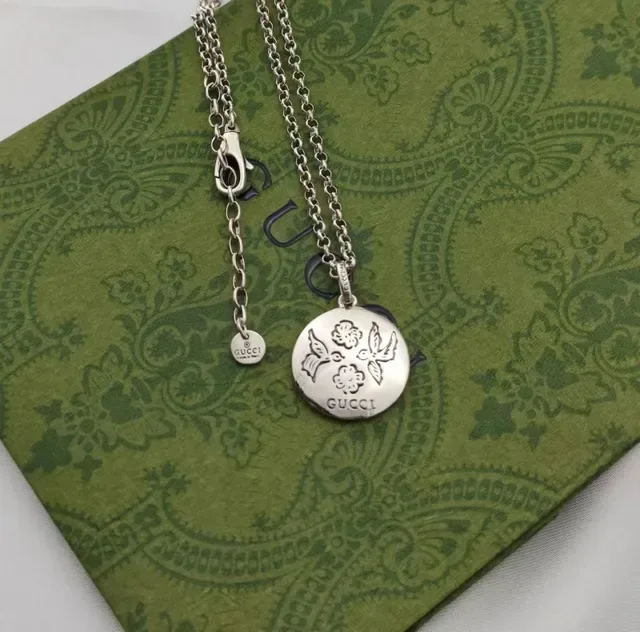 Gucci Blind for Love and Tiger Silver Ball Chain Engraved Circular Pendant Necklace 4