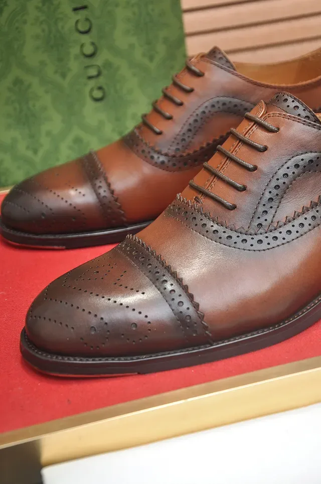Gucci Marron Noir Cap-Toe Brogue 2