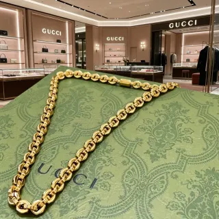 Gucci قلادة سلسلة كثيفة بيضاوية ذهبية