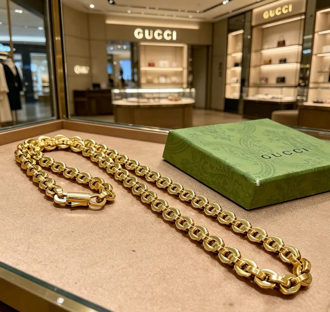 Gucci قلادة سلسلة كثيفة بيضاوية ذهبية 9