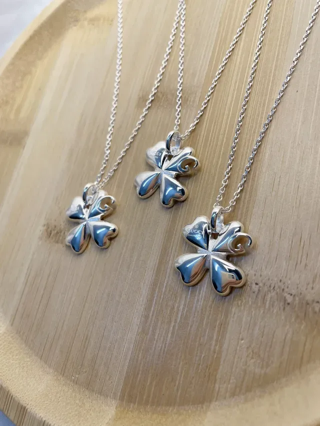 Gucci Clover Motif Polished Silver Necklace 3