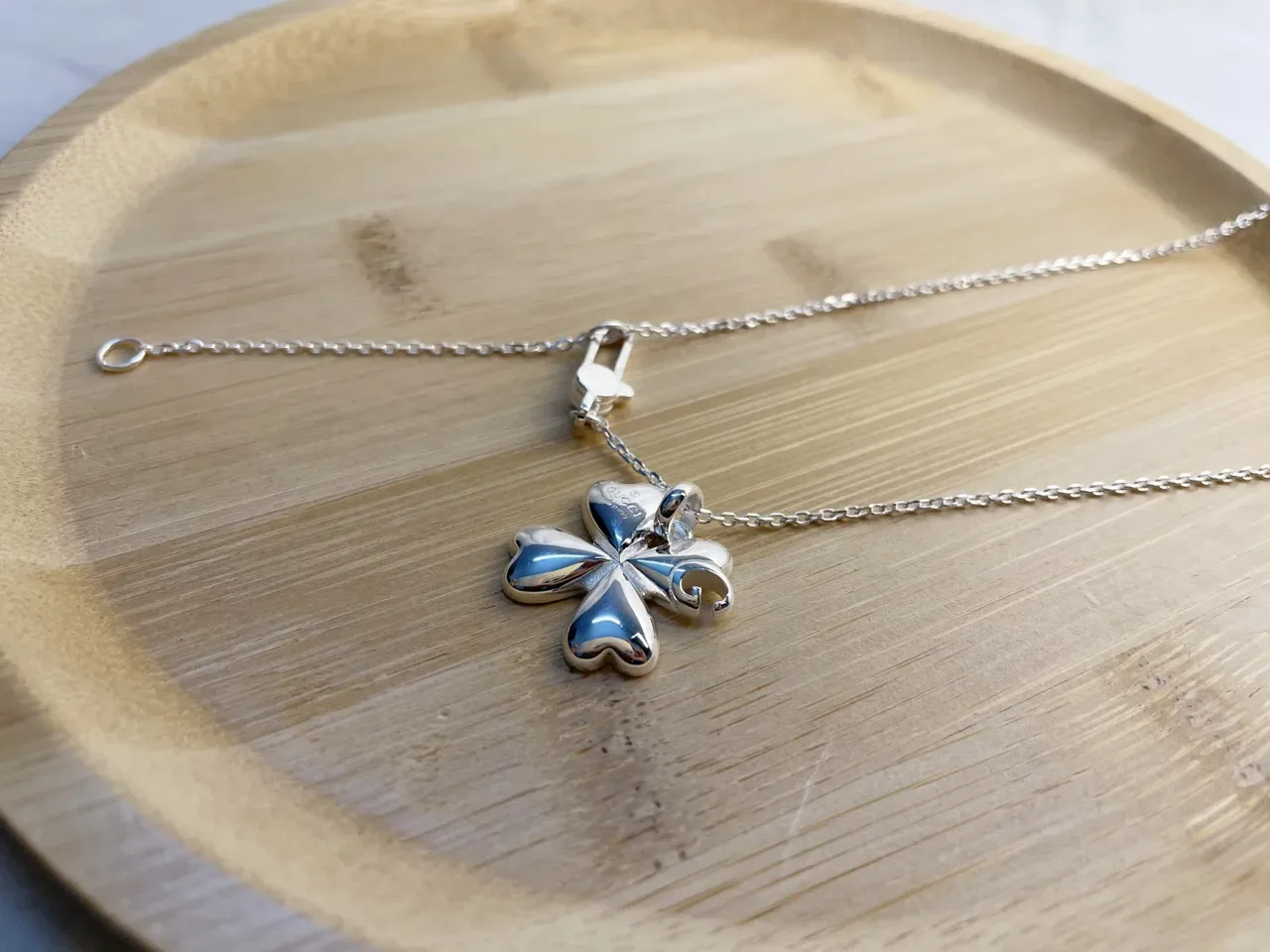Gucci Clover Motif Polished Silver Necklace 4