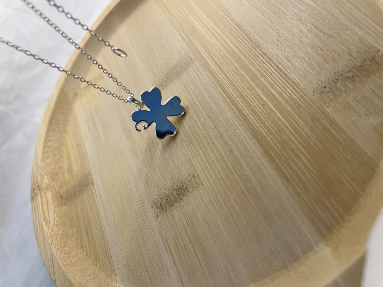 Gucci Clover Motif Polished Silver Necklace 5