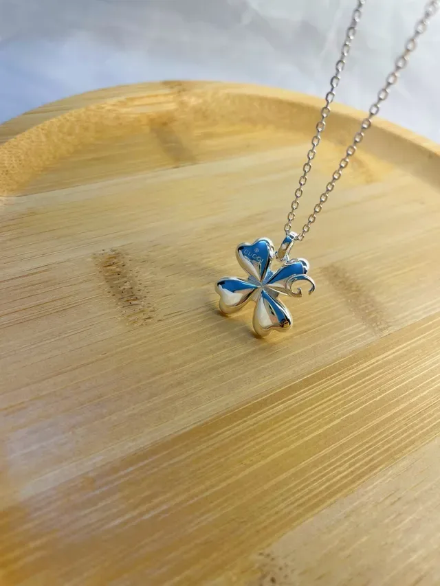 Gucci Clover Motif Polished Silver Necklace 6