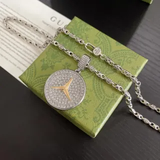 Gucci Crystal-Encrusted Star Pendant Necklace
