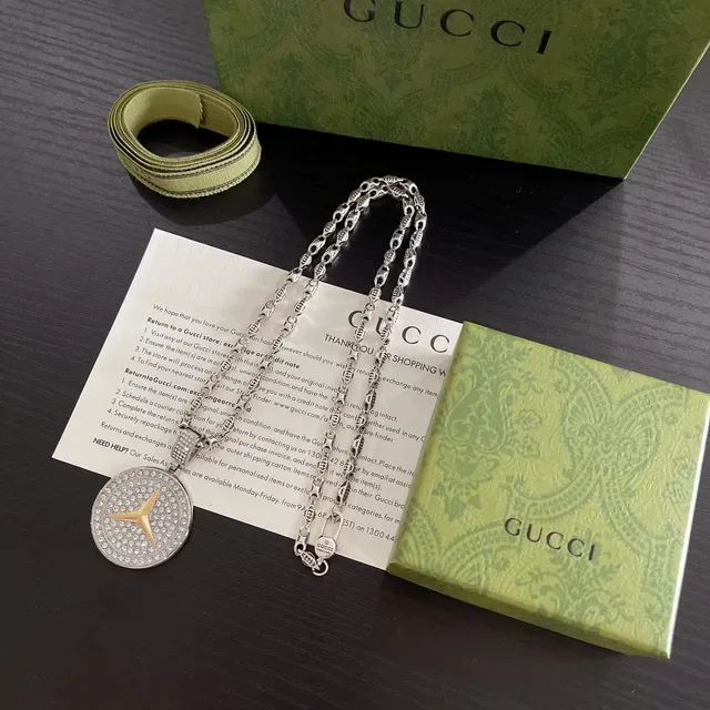 Gucci Crystal-Encrusted Star Pendant Necklace 5