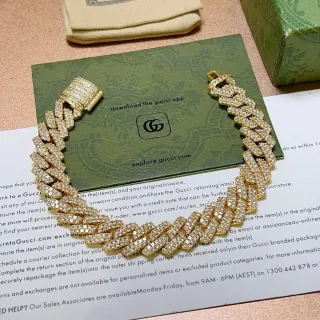 Gucci Crystal-Pave Curb-Link Gold-Tone سوار