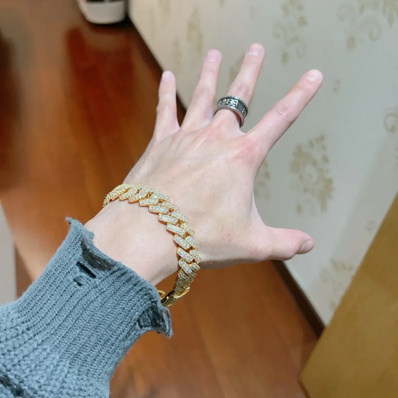 Gucci Crystal-Pave Curb-Link Gold-Tone pulseira 4