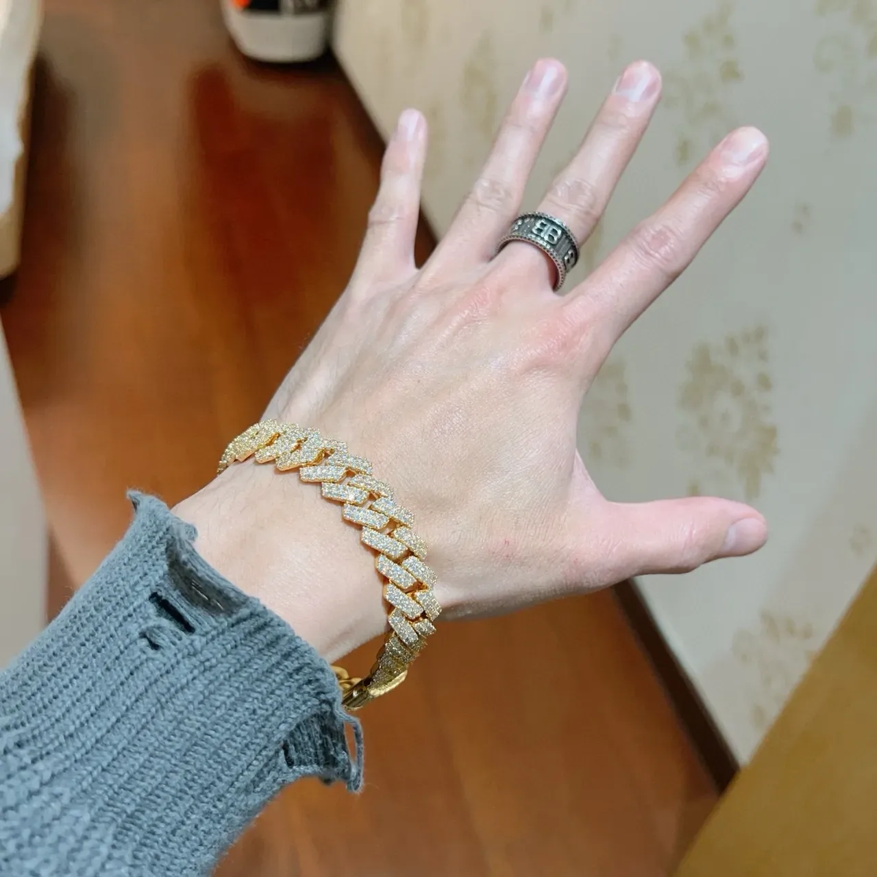 Gucci Crystal-Pave Curb-Link Gold-Tone pulseira 8