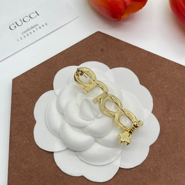 Gucci Crystal-Pavé Interlocking G Estrela Broche 3