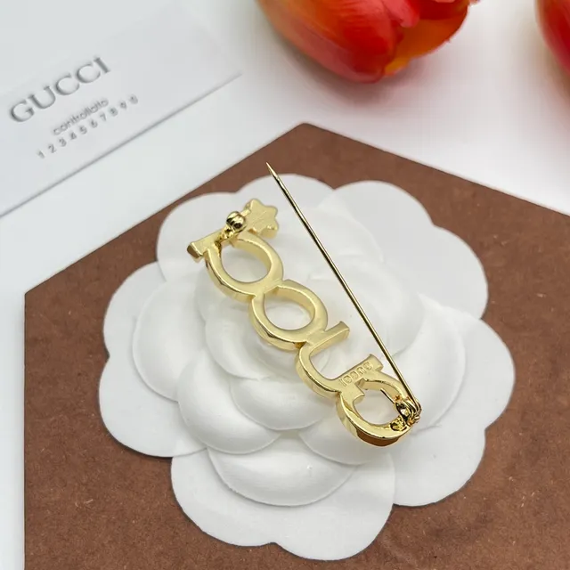 Gucci Crystal-Pavé Interlocking G Estrela Broche 4