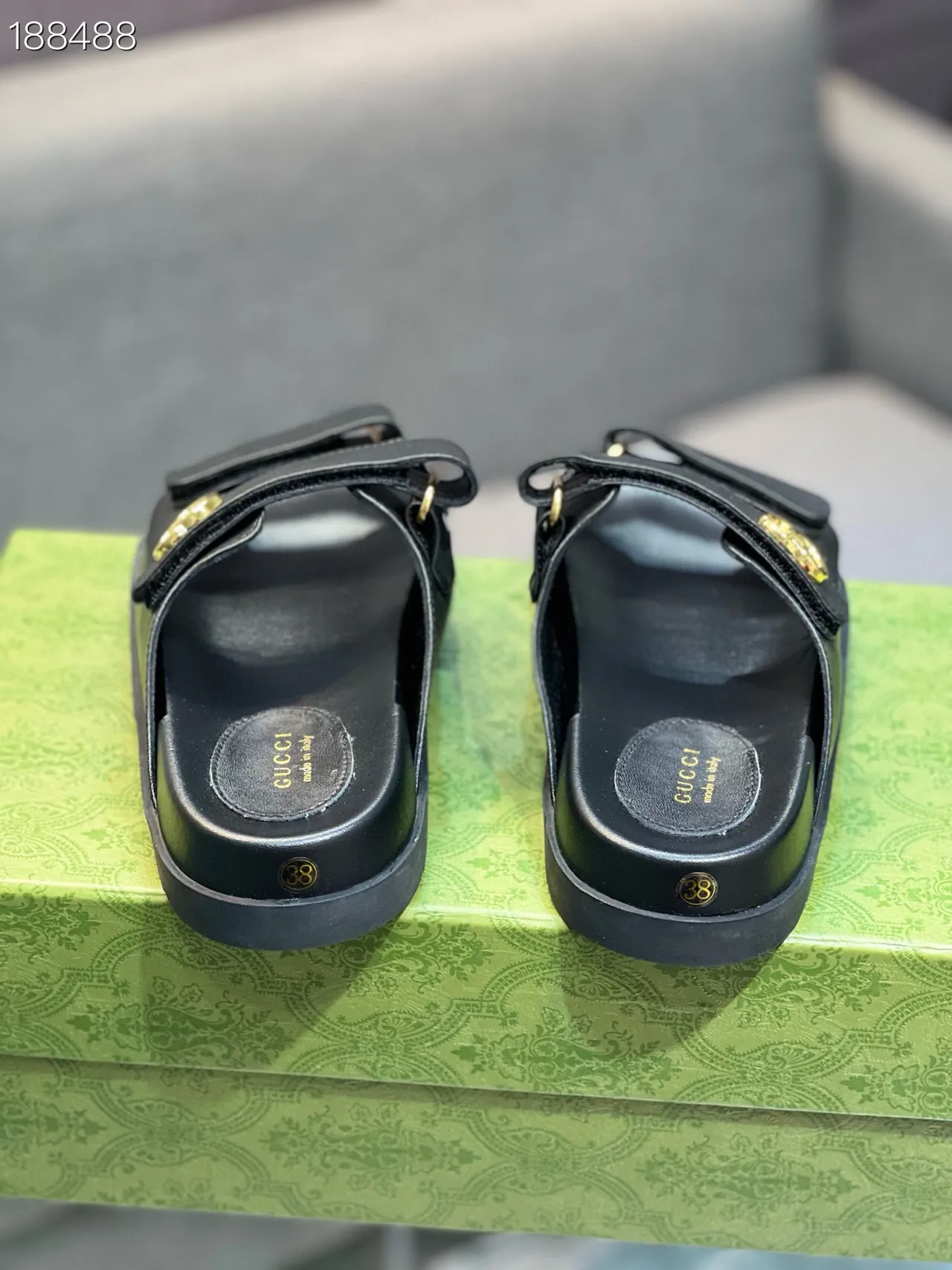 Gucci Sandales à double bride noires dorées Interlocking G buckle casual 2