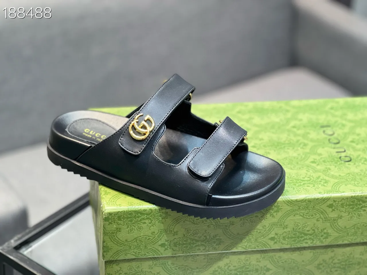 Gucci Sandales à double bride noires dorées Interlocking G buckle casual 5