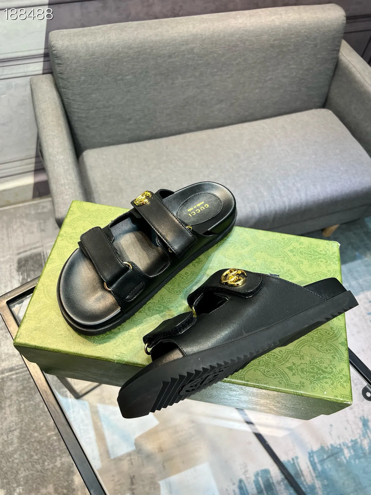 Gucci Sandales à double bride noires dorées Interlocking G buckle casual 7