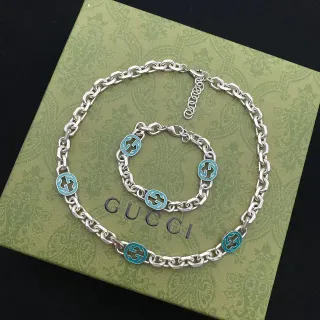 Gucci قلادة سلسلة GG ميداليون مينا