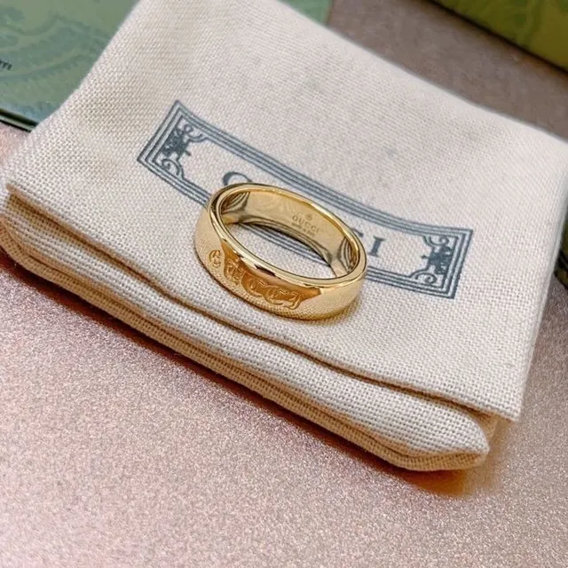 Gucci GG Engraved Wide Band Gold Ring 4