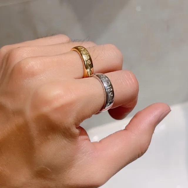 Gucci GG Engraved Wide Band Gold Ring 5