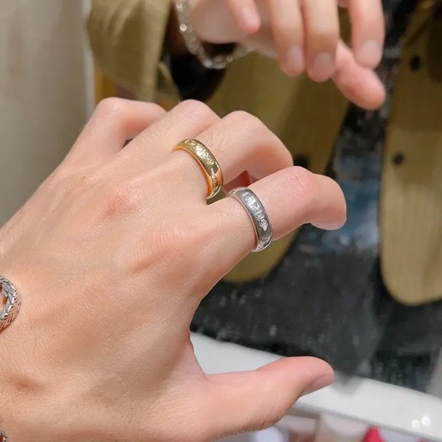 Gucci GG Engraved Wide Band Gold Ring 8