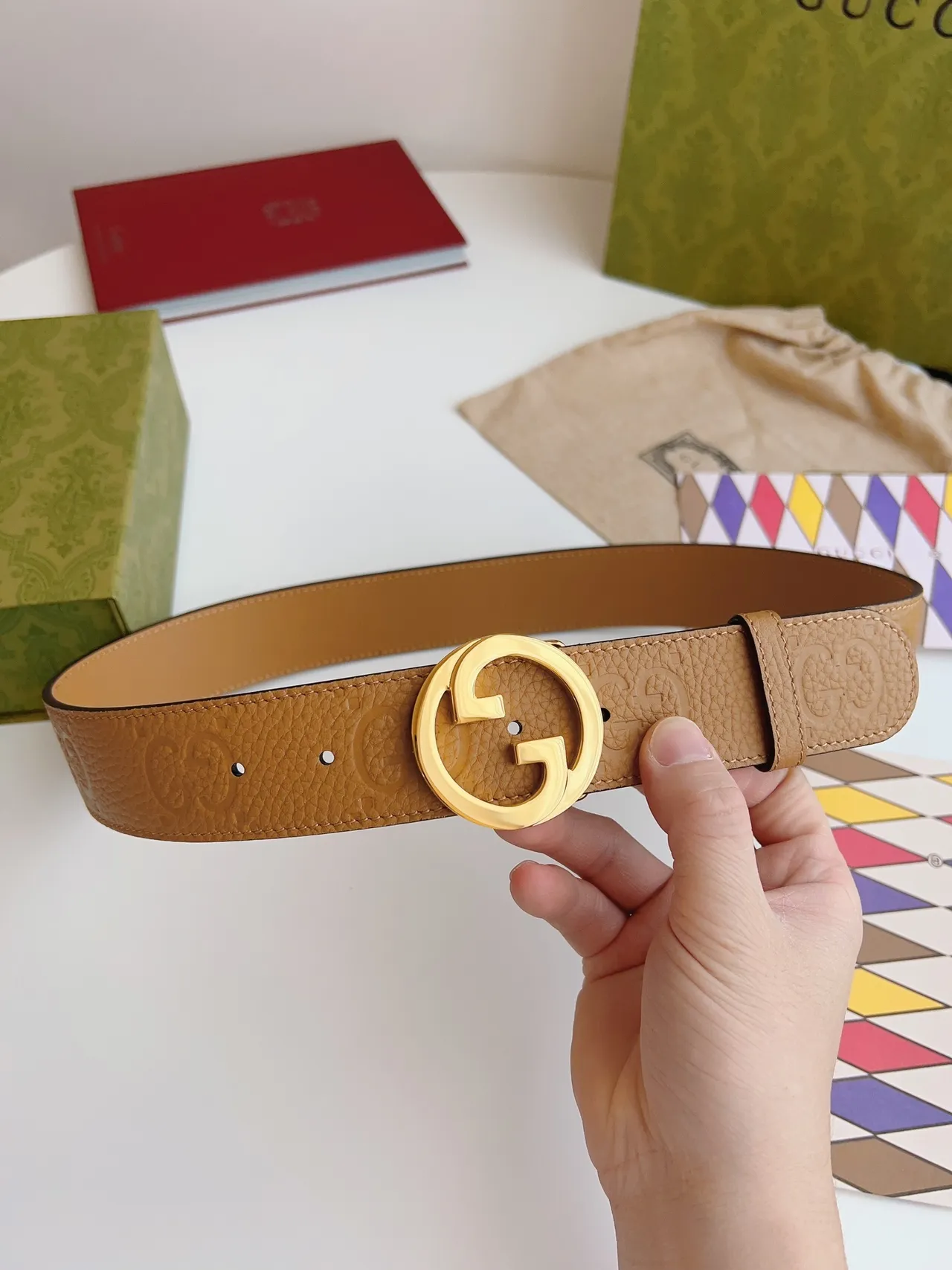 Gucci GG Marmont বেইজ গোল্ড Interlocking G Buckle Pebbled Leather বেল্ট 2