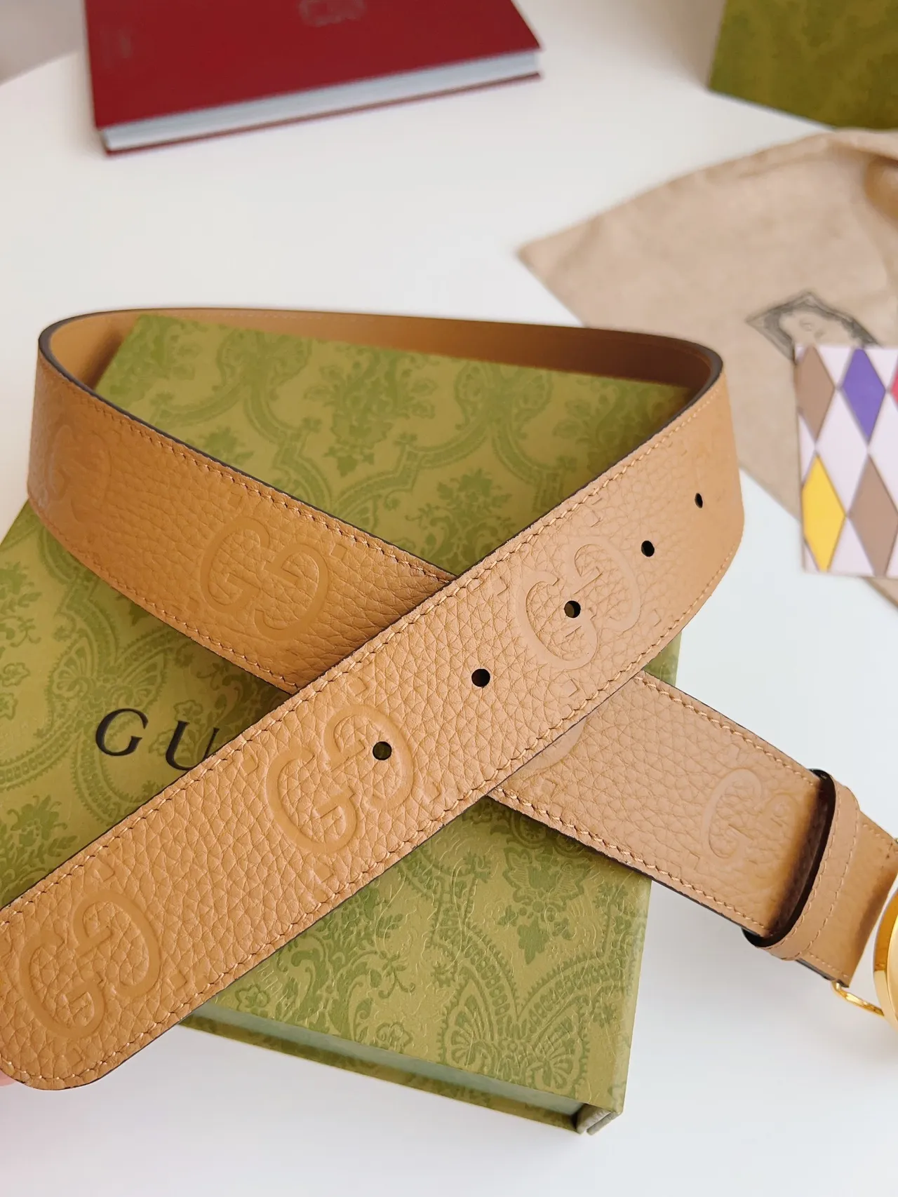 Gucci GG Marmont বেইজ গোল্ড Interlocking G Buckle Pebbled Leather বেল্ট 3