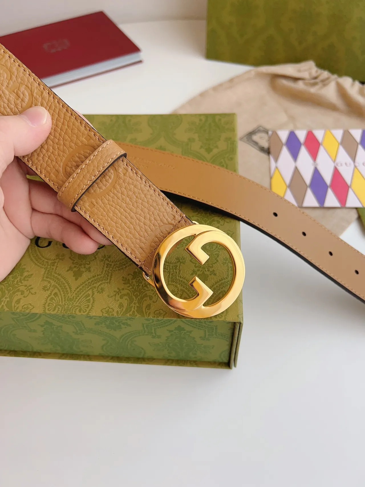 Gucci GG Marmont বেইজ গোল্ড Interlocking G Buckle Pebbled Leather বেল্ট 6