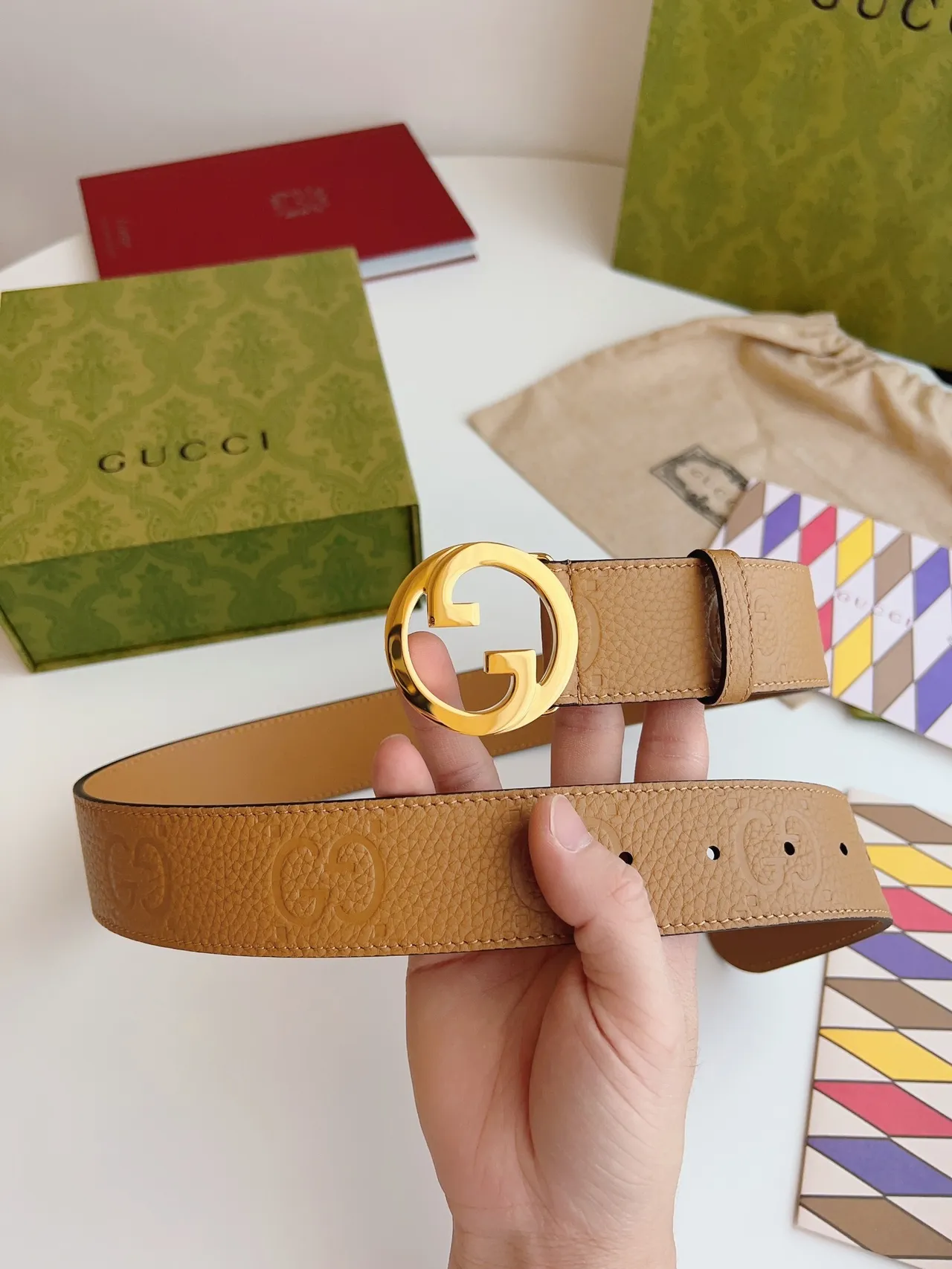 Gucci GG Marmont বেইজ গোল্ড Interlocking G Buckle Pebbled Leather বেল্ট 7